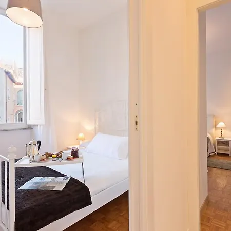 Townhouse By The Spanish Steps Rome Room photo
