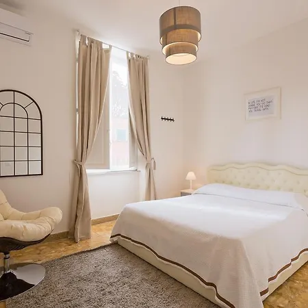 Townhouse By The Spanish Steps Rome Room photo