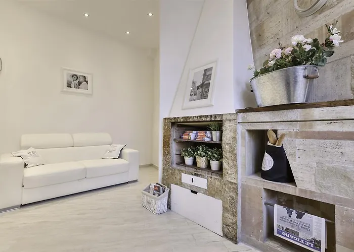 Townhouse By The Spanish Steps