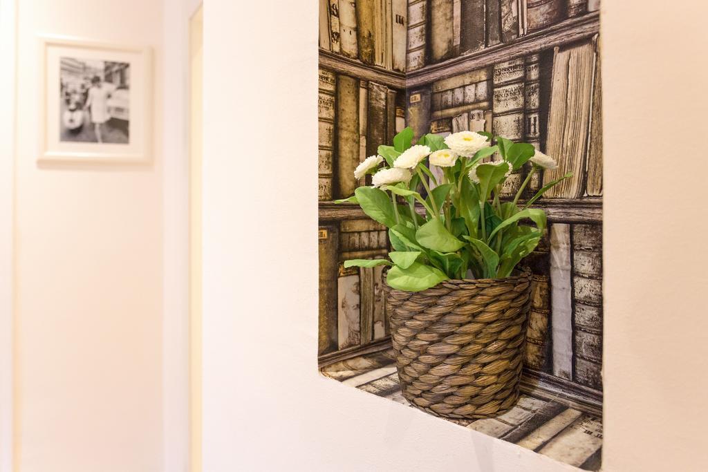 Townhouse By The Spanish Steps Apartment