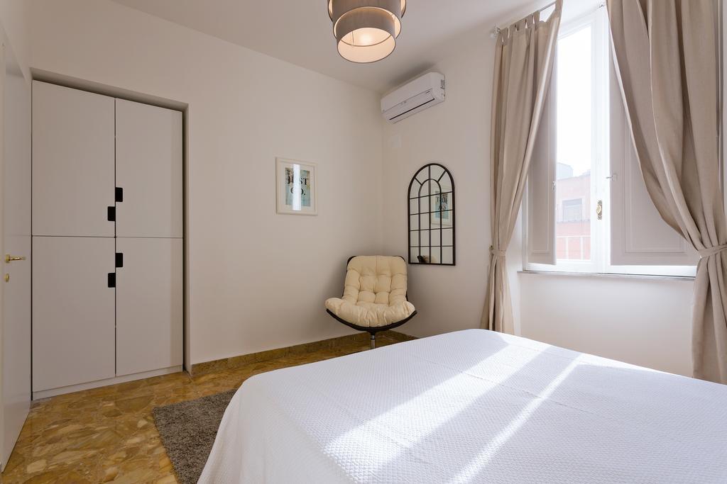 Townhouse By The Spanish Steps Apartment *